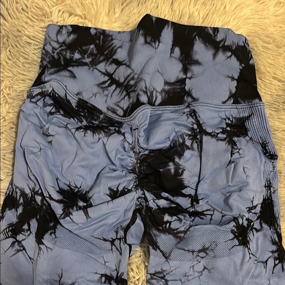 Yeoreo Professional Blue and Black Tie-Dye Leggings. - Picture 5 of 6